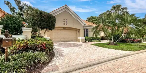 3460 Riviera Lakes CT