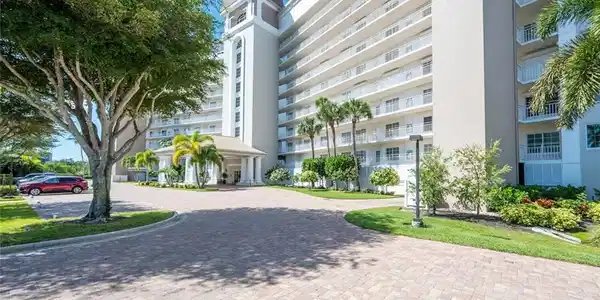 13105 Vanderbilt DR