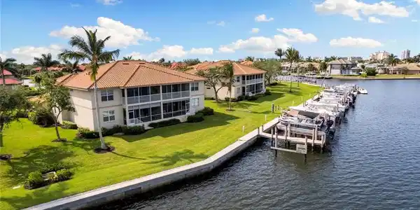 218 Waterway CT