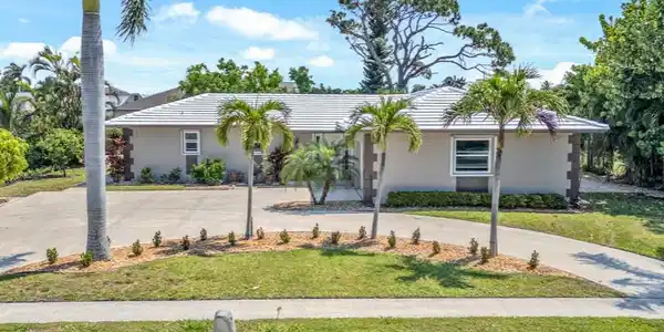 649 Nassau RD