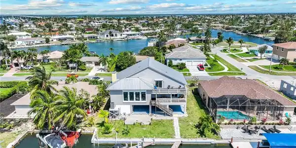 748 Rose CT