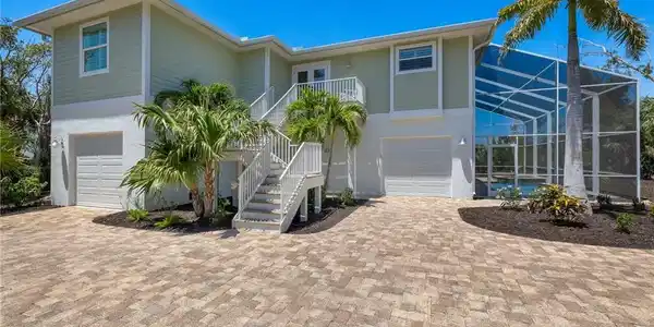 1402 Middle Gulf DR