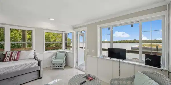 305 Pear Tree AVE