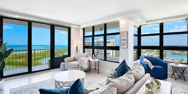 320 Seaview CT