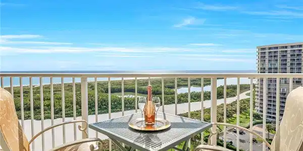 320 Seaview CT