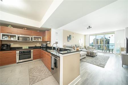 3000 Oasis Grand BLVD