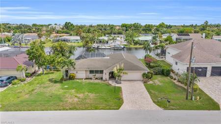 1041 N Waterway DR