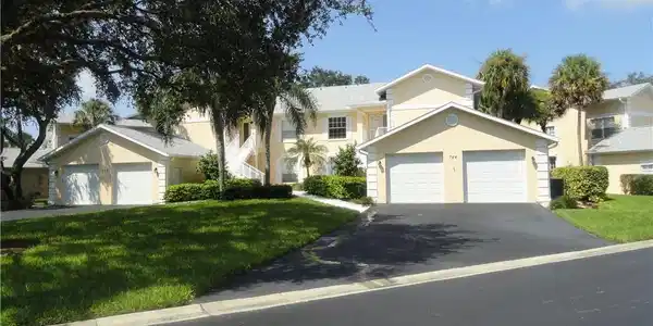 744 Wiggins Lake DR