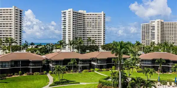651 Seaview CT