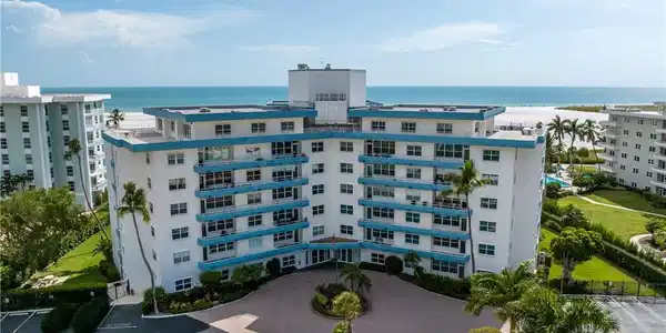220 Seaview CT