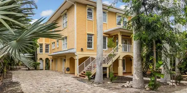 900 Almas CT