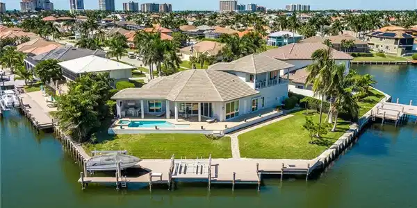 1185 Lighthouse CT