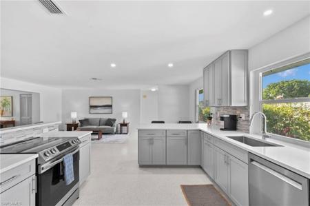 84 9th ST
