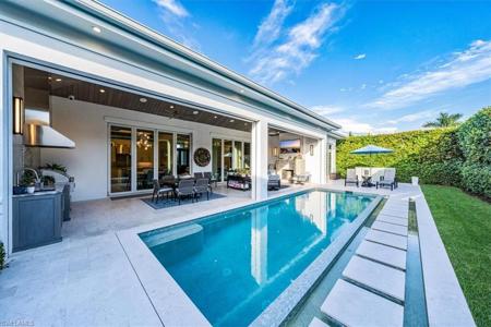 586 Neapolitan LN