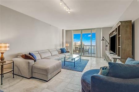 3000 Oasis Grand BLVD
