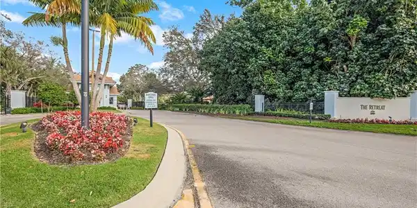 545 Lake Louise CIR