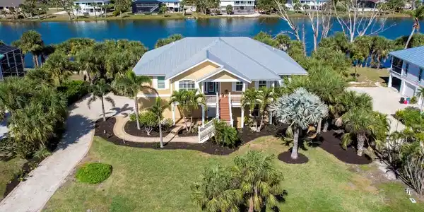 3212 Twin Lakes LN