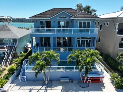25 Pelican ST W