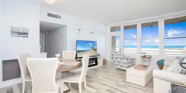 240 Seaview CT