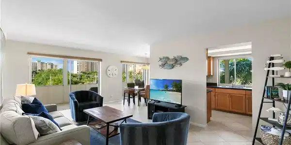 921 Seagrape DR