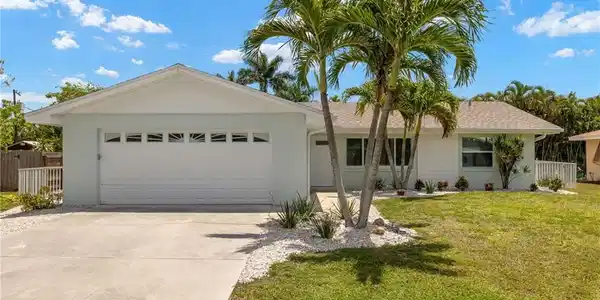 7148 Columbia CIR