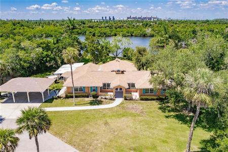 3900 Woodbrier DR