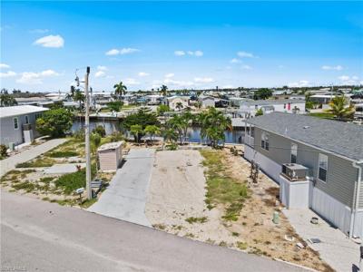 3832 Blueberry LN