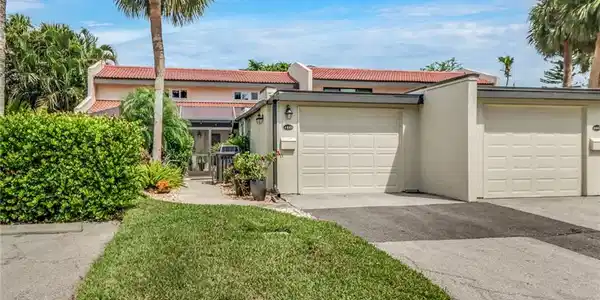 4449 W Mainmast CT