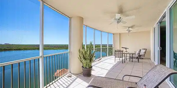 Image 2: Generous_al-fresco_living_area