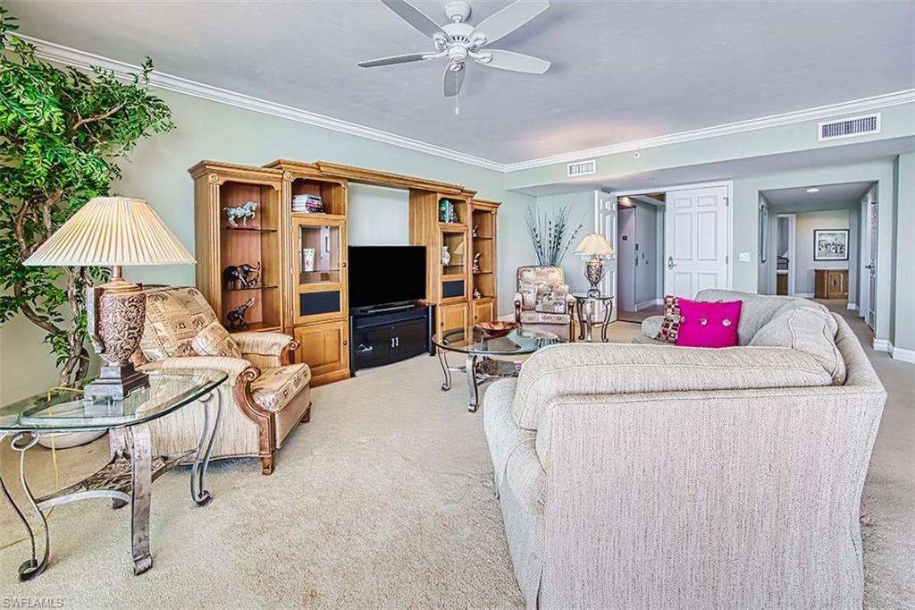 Image 4: LIV_area_looking_to_Foyer