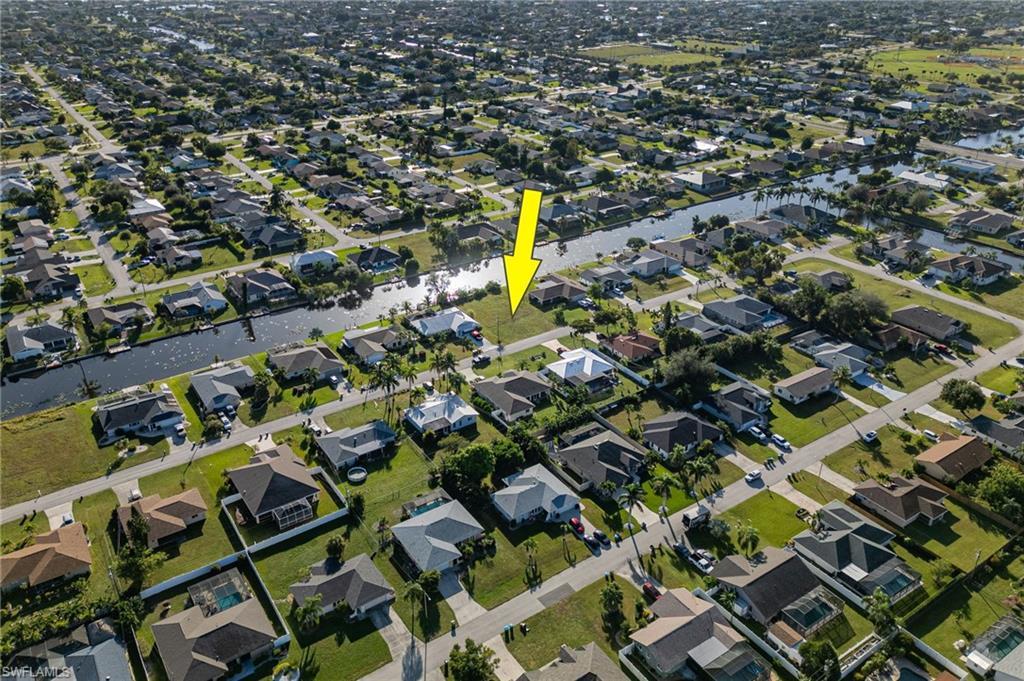Image 4: Well established neighborhood.
