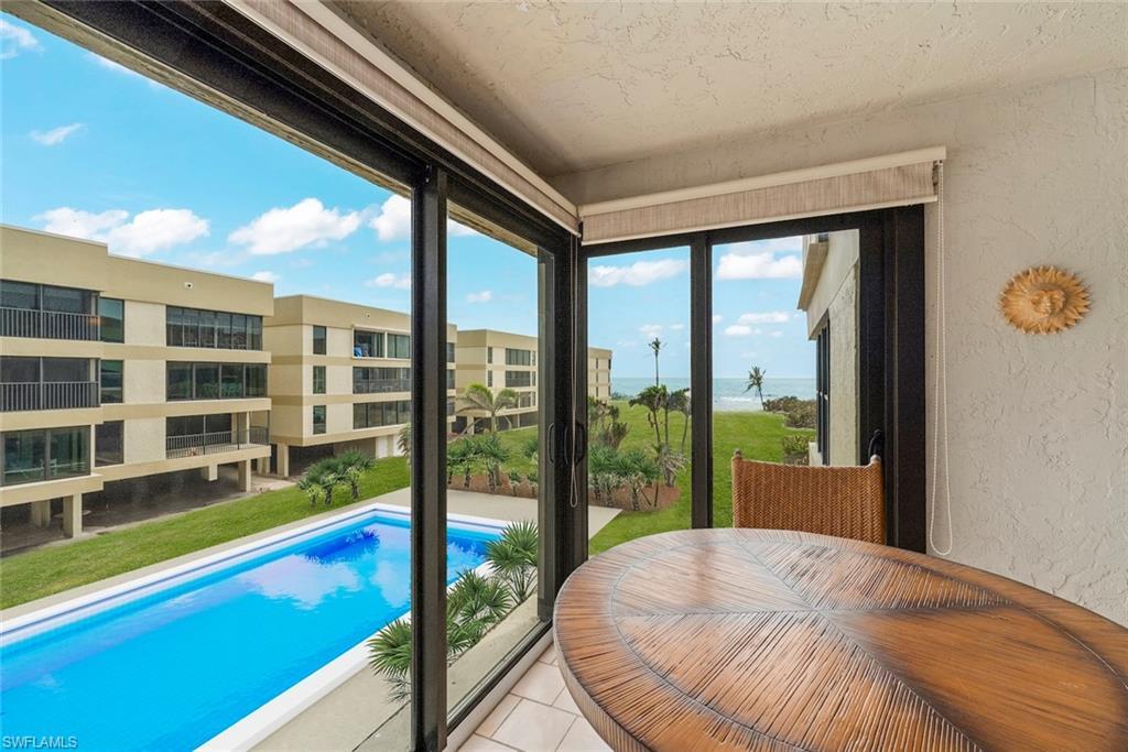 Image 4: Pool & Landscaping