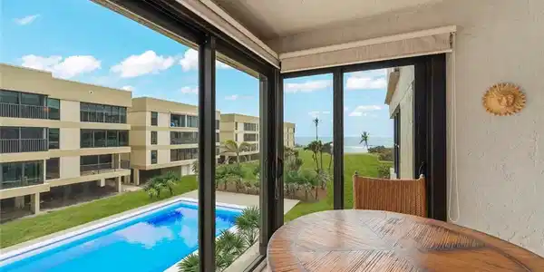 Image 4: Pool & Landscaping