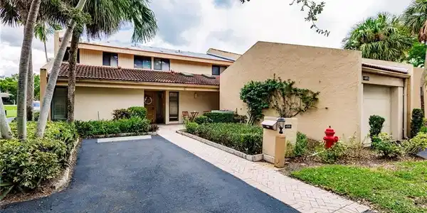 4515 Windjammer LN