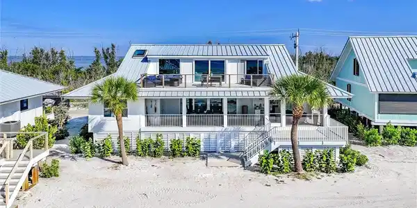 27 Beach Homes