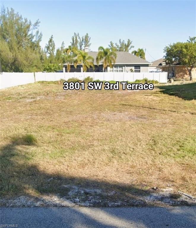 Image 2: View of yard