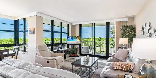 380 Seaview CT