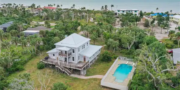 3526 W Gulf DR