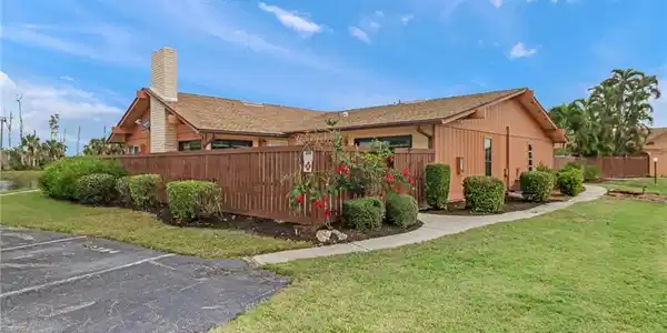 6384 Royal Woods DR