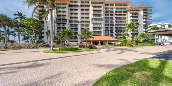 180 Seaview CT