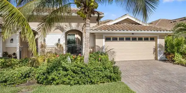 15200 Cortona WAY