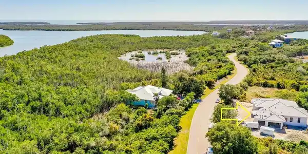 785 Whiskey Creek DR