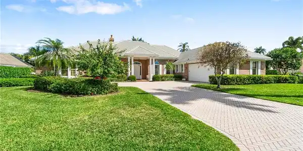 744 Saint Georges CT