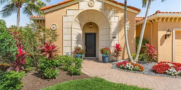 8520 Bellagio DR