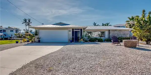 2292 Sapodilla LN