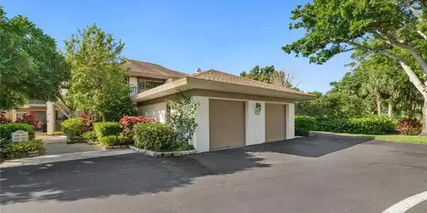 560 Retreat DR