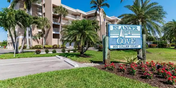 900 Collier CT