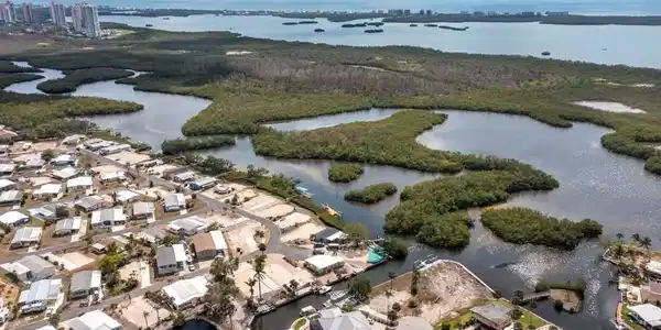 Image 4: Bird's eye view of the waterfront area