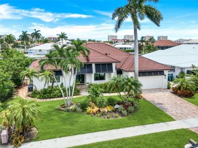 338 Edgewater CT