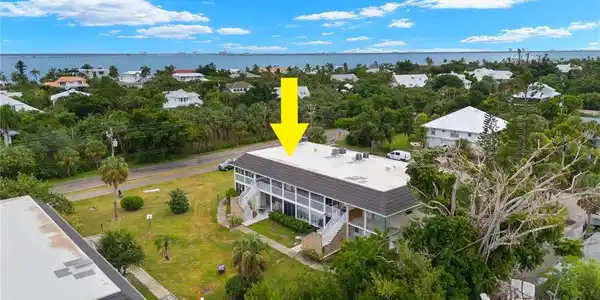 561 Periwinkle WAY